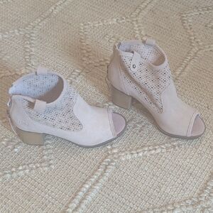 NWOB Dirty Laundry Open Toe Boot